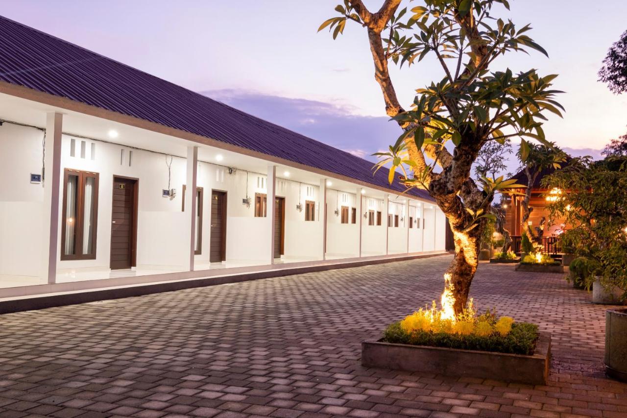 Oyo 3716 Dijobi Hotel Sempidi Exterior photo